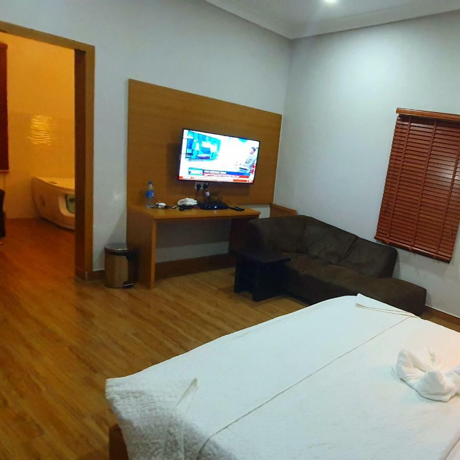 Taverna Lounge & Boutique Hotel Port Harcourt Exteriör bild